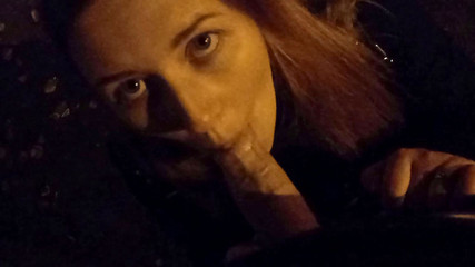 SweetAndFlow: Vysokoškolačka sála na ulici poblíž domu a dostala sperma do...