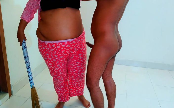 Aria Mia: Jebanie pięknej milf pokojówki z hidżabu w Pakistanie - Wielki tyłek...