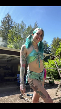 Do You Like How My Ass Shakes in Slow Motion?