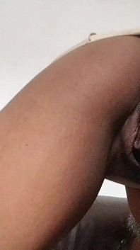 सौतेली मम्मी अपनी चूत दिखाती है