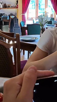 Pornodarsteller Zerstört Meine Kehle Und Meinen Glatten Arsch Nach Unserem Abendessen