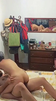 Swingersamateur40 podvádí svého manžela v hotelu se svým milencem. Říká mu, že je v lázních.