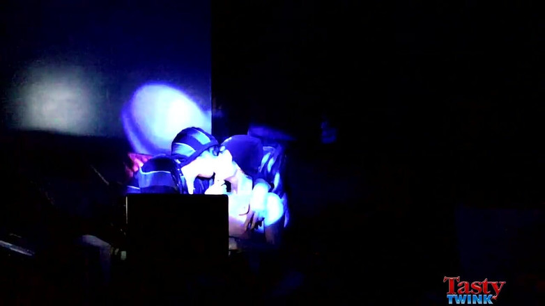 Tasty Twink: 트리스탄 홀리스터와 카를로스