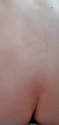Sotva sama doma, přímo zneužita