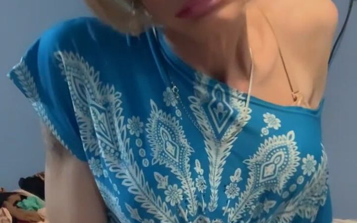Lisa Luvly: 火辣短发金发女郎
