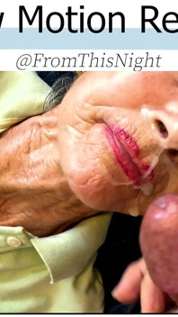 Blowjob in einer umkleidekabine des kaufhauses
