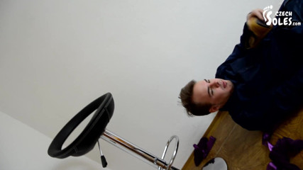 Czech Soles - foot fetish content: Uctívání nohou Kira, podkolenky, závislost na nohou, uctívání nohou