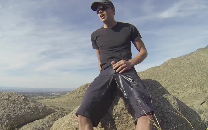 Lapetus: Risky shorts pissing on a hiking trail