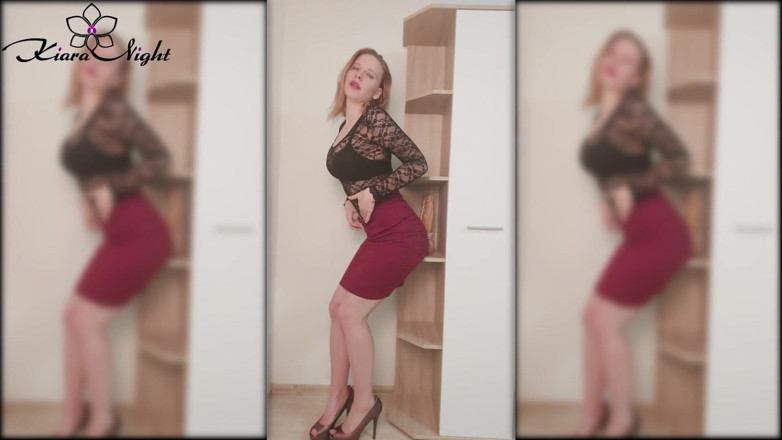 Kiara Night: Maestra cachonda se masturba apasionadamente después de clase
