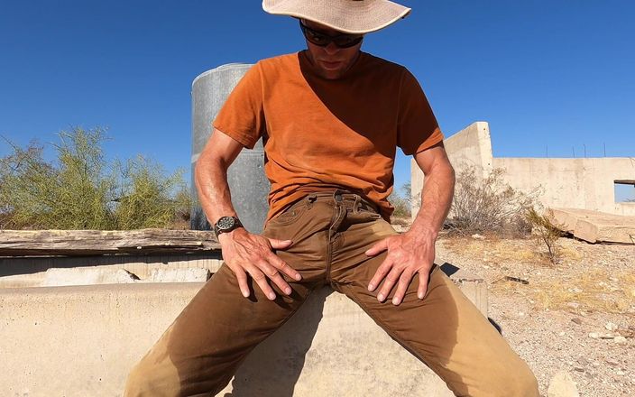 Golden Adventures: Meando mis pantalones de trabajo en el desierto