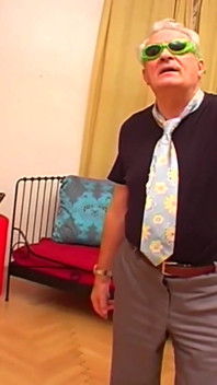Un quatuor très sexy et coquin : MILF et jeunes salopes