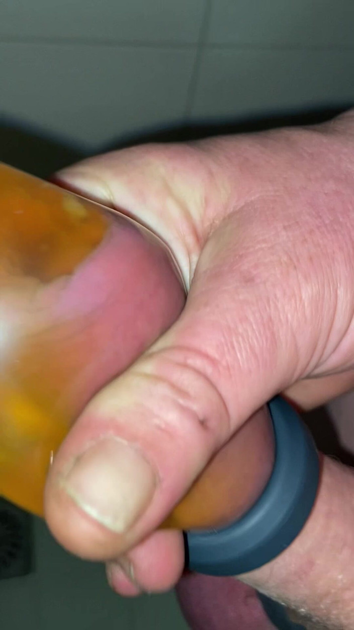 Foreskinguy: Neobřezaný pták se svázanými koulemi chcaní a stříkání do kondomu