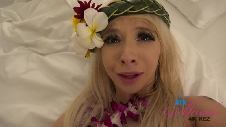 ATK Fans (Girlfriends): Vacanță virtuală în Hawaii cu gagica blondă Kenzie Reeves 1/14