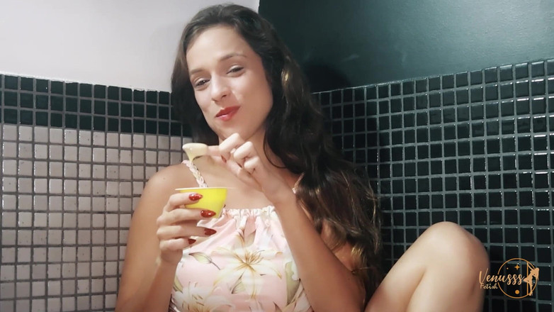 Venusss fetish: Heerlijke yoghurt en mijn oksels zijn het gerecht!