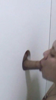 Lil Fat Titty latina děvka kouří boners v gloryhole Cock Suck Sess!