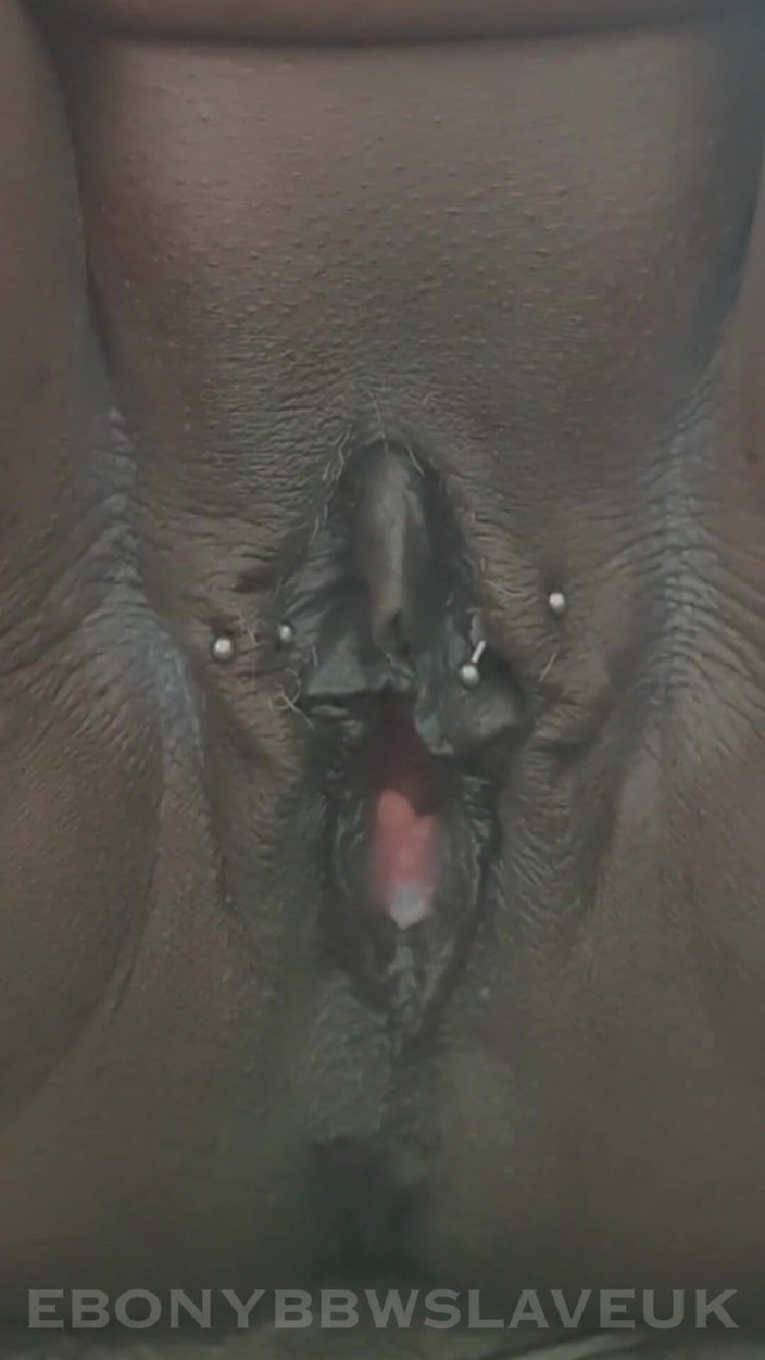 Ebony BBW slave UK: Memekku yang menganga lebar banget sama kontol besar pria kulit...