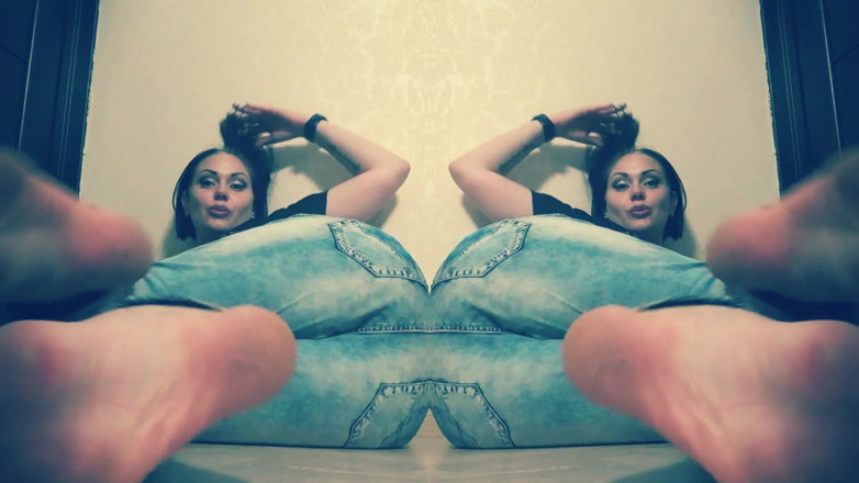 Goddess Misha Goldy: Pieds nus en jean, coaching masturbatoire, CEI