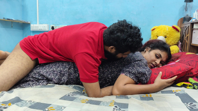 Vaigavarun45: Mallu hete Desi-meid kontromance met Desi-jongen