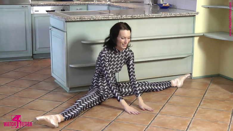 Watch4fetish: Fleksibilitas dalam catsuit spandex