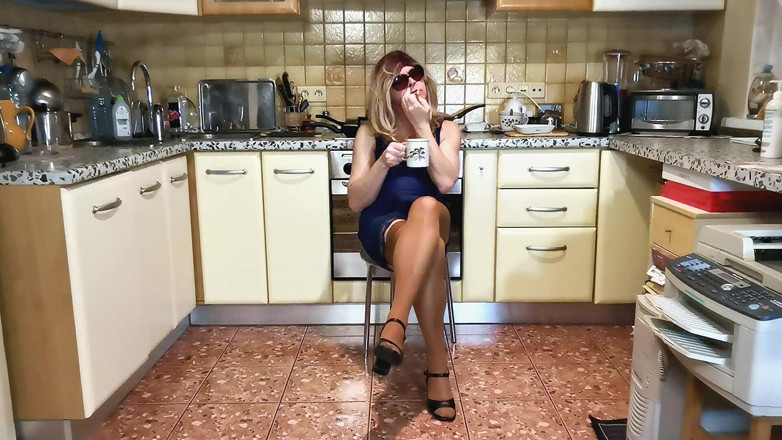 Sissy Cummy Lingerie: Michelle Ernandes prowadzi program internetowy dla nowożeńców