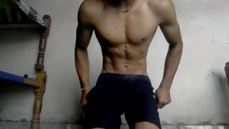 Asthetic teen: Dospívající chlapec ukazuje své sexy tělo