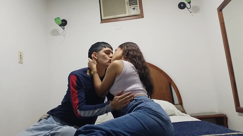 ValentinaHot10: Noaptea pasiunii cu fratele meu vitreg sexy cu o pulă...