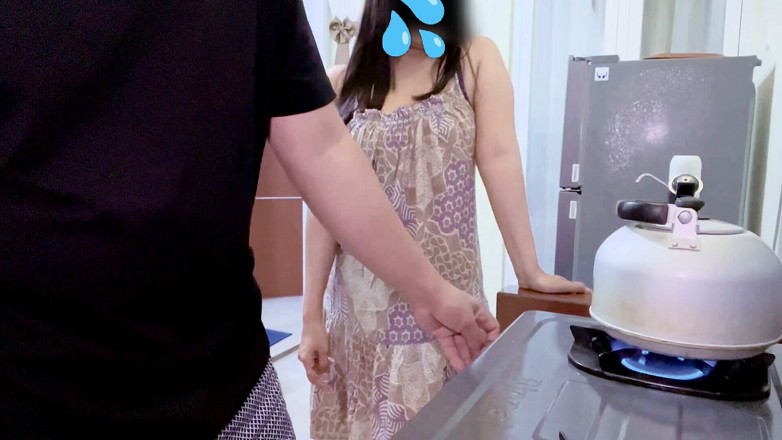Bintang hyper: Donna in pensione si avvicina ai residenti in cucina