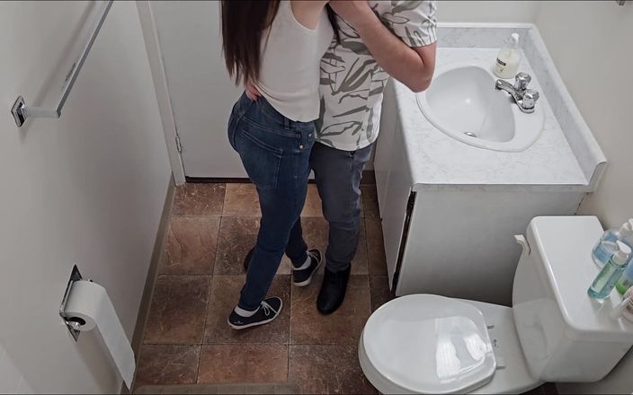 Ohseehere: Students Fucking in the Toilet