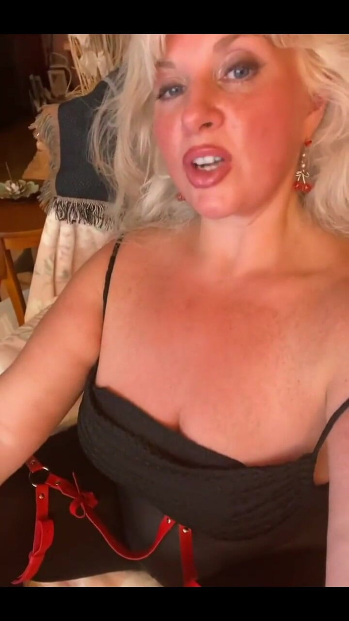 PaintedRose Taboo Femdom Fetish MILF: Тренування за лаштунками слухняності з вівторка, маленька розвага за лаштунками