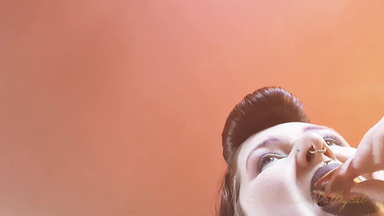 Mxtress Valleycat: POV: Ты закуска, ожидая, чтобы быть съедена
