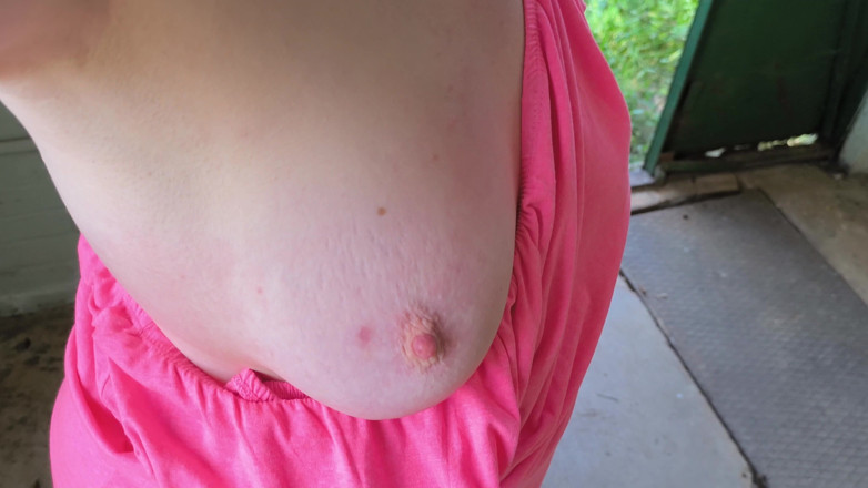 Bouncy Tits Action: bicie pełna sesja - opuchnięty i czerwony
