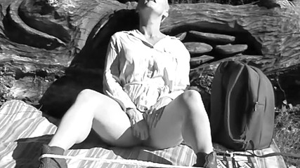 The adventures of Kylie Britain: Doigts collants