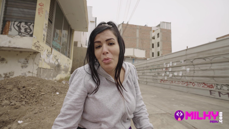Milky Peru: De verjaardag van een hete milf vieren