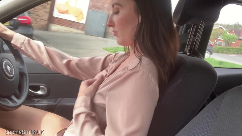 SophiaSmithUK: Sexy girl goes driving