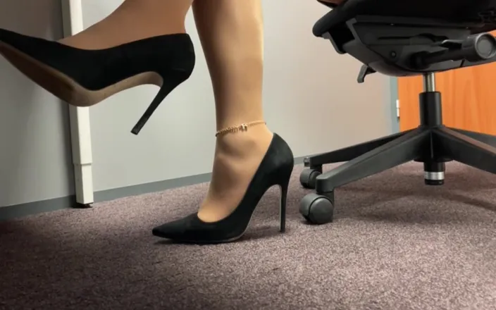 Niki studio: Watch My Feet in High Heels Under the Desk