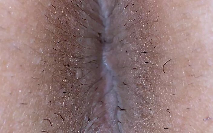 I live and work: Особлива особливість чоловічої дупи - відео, спеціалізоване в анусі, де чітко видно зморшки ануса.