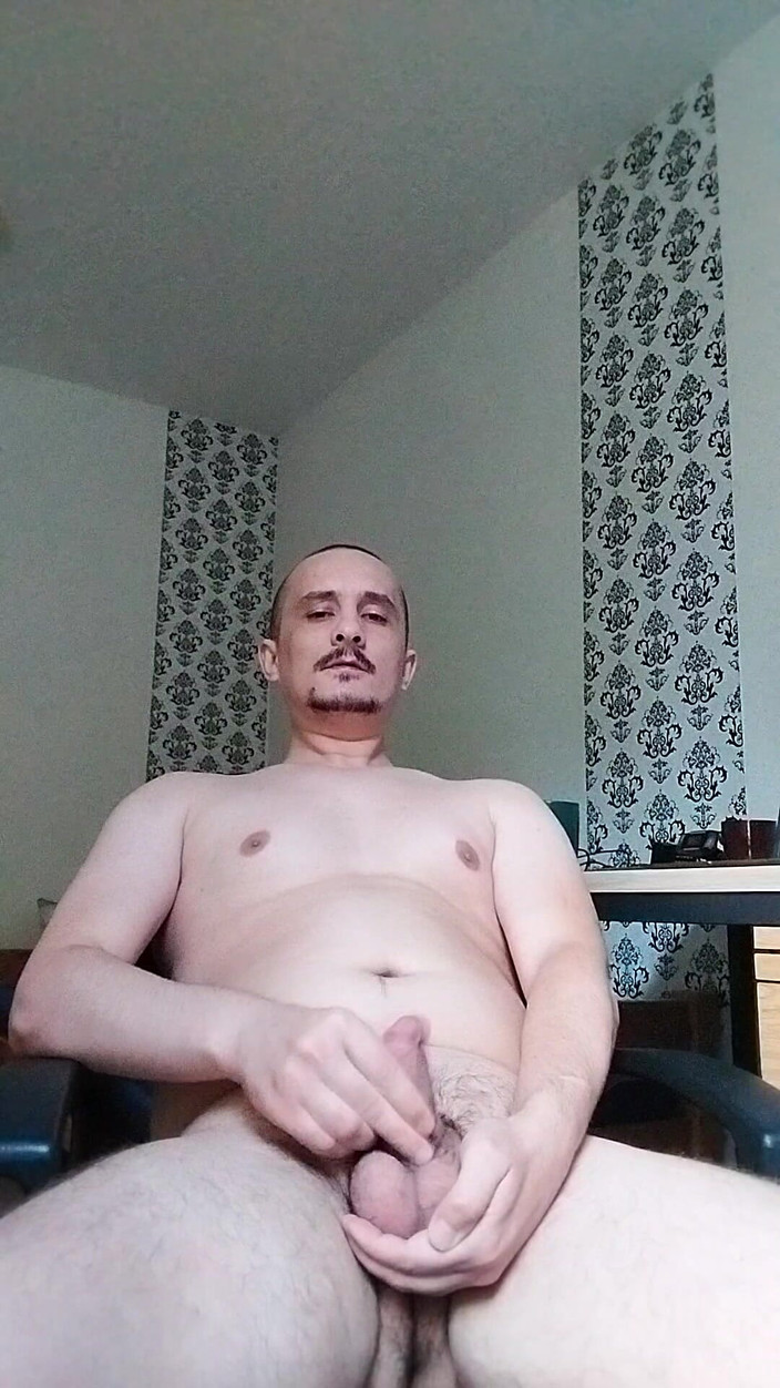 Denis Hai: Mladý muž trhne tlustý péro s velkými koulemi a cums...