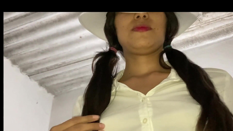 HomemadeTeenhot18: 穿着制服的性感少女的真实国内视频，她把视频发给了老师。