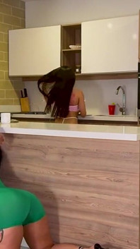 MILF Latina Se Folla Al Novio De Su Mejor Amiga Y Termina En Un Trio Caliente Kylei Ellish