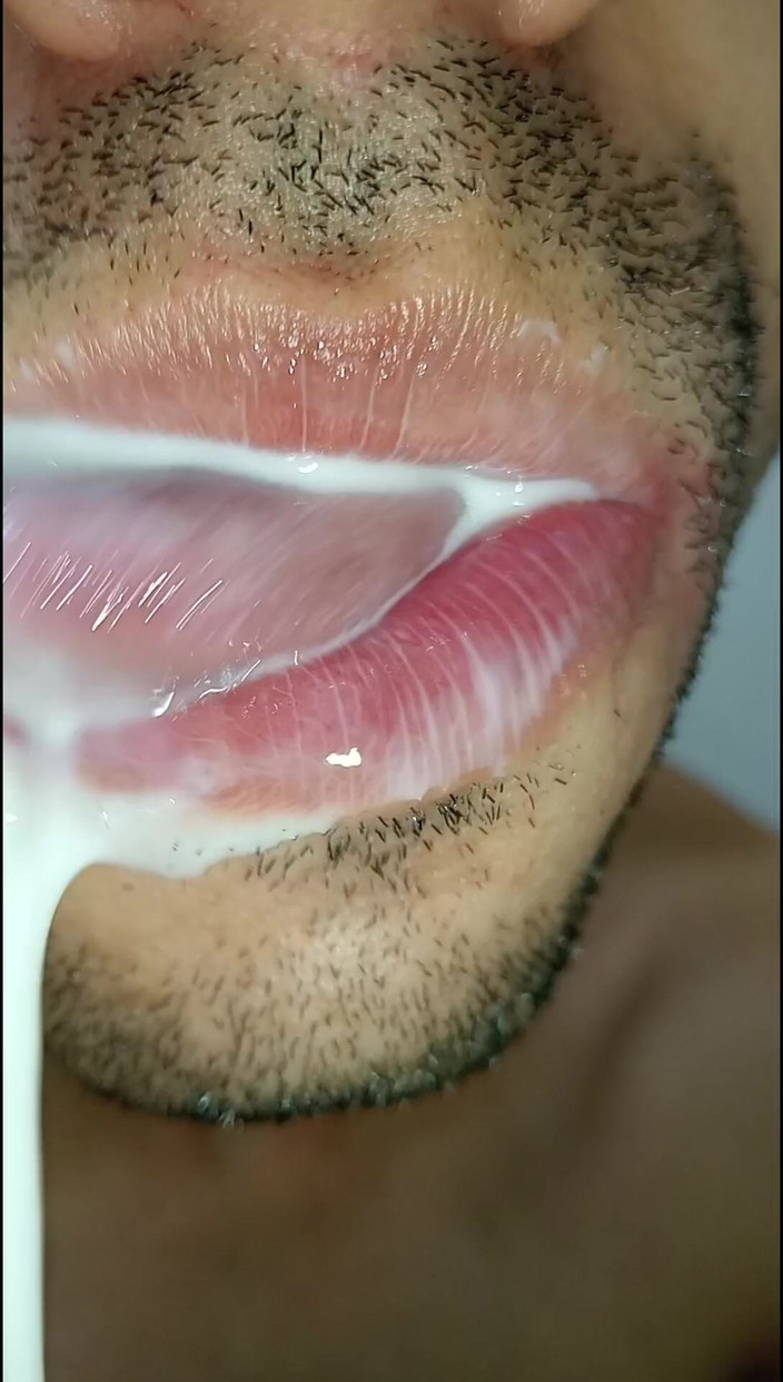Rey rey: Eu amo porra na minha boca, língua longa, beijo, pacote...