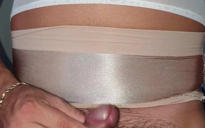 Sexy shinny clothes: 液体缎面裙和尼龙三角裤