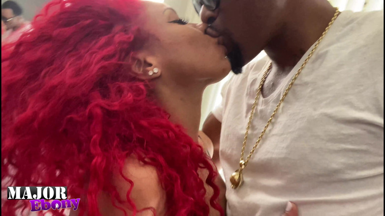 Major Ebony: Zrzka Barbie Stříká při šukání BBC!