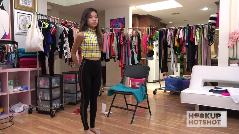 HookUp HotShot-BTS: Bts - ¡la morena hambrienta de polla Vina Sky es adicta al...