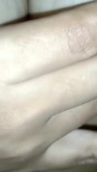 Mia moglie dello Sri lanka gioca con un toy come un dildo