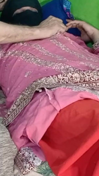 Hot Parosan Muslim Bhabhi Used to Play with My Indian Fat Cock