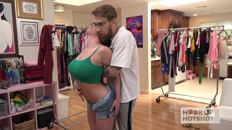 HookUp HotShot-BTS: Bts - Slutty Dee Williams Is Horny for Bryan Gozzling's Rough...