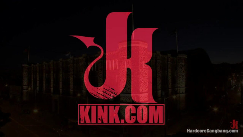 Hardcore Gangbang by Kink: Des demi-sœurs dévergondées se font baiser par 8 hommes