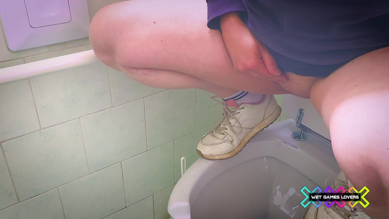 Wet Games Lovers: Špinavá moč v nemocnici