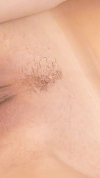 Teen se cítí nadržená scéna 1_beautiful blondýnou ve spodním prádle masturbuje se svým novým robertkem