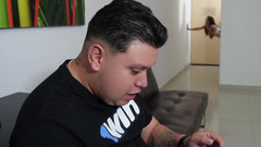 Allison Sweet: Ups! Jag knullade oavsiktligt rörmokaren medan min man satt i...